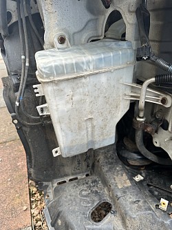 Windscreen washer bottle cracked